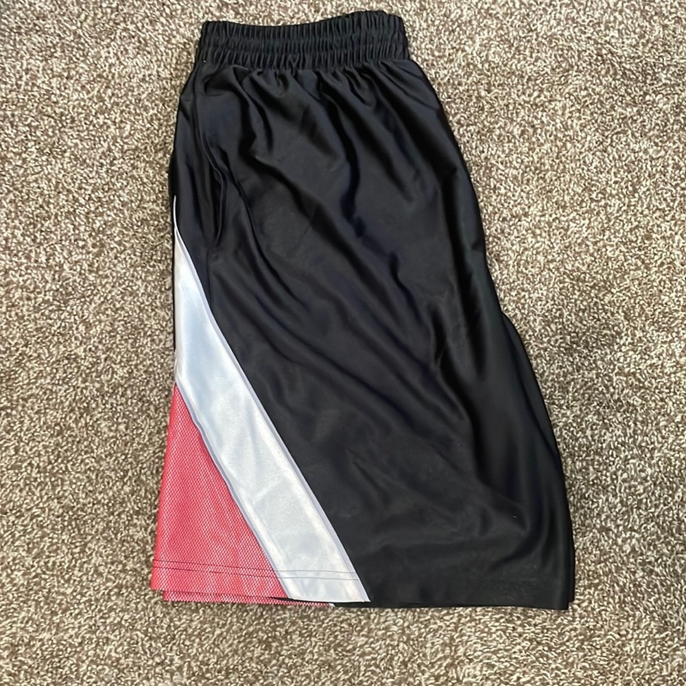 Men’s tek gear shorts, size XL